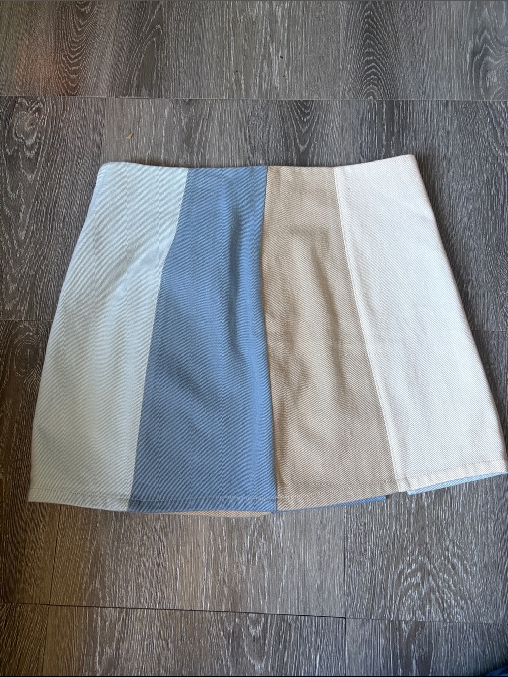 Le lis Colorblock Mini Skirt in Blue, Tan, and Cream